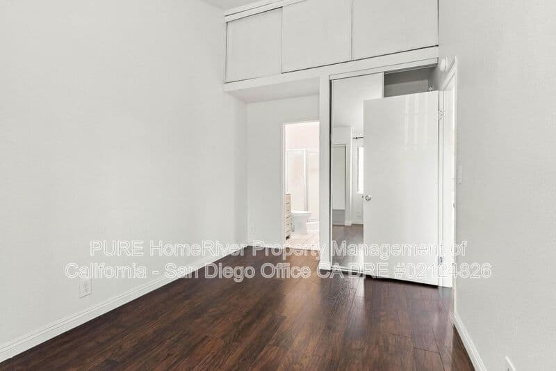 Escondido House: 1007 Howard Ave