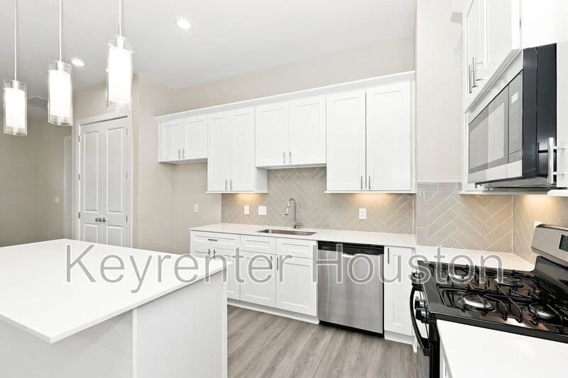 Houston House: 8316 Curry Rd.