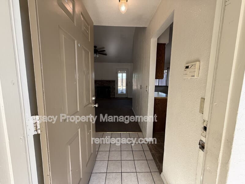 Sacramento House: 10 Gertz Ct