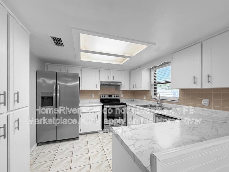 Edgewater House: 2811 Queen Palm Dr