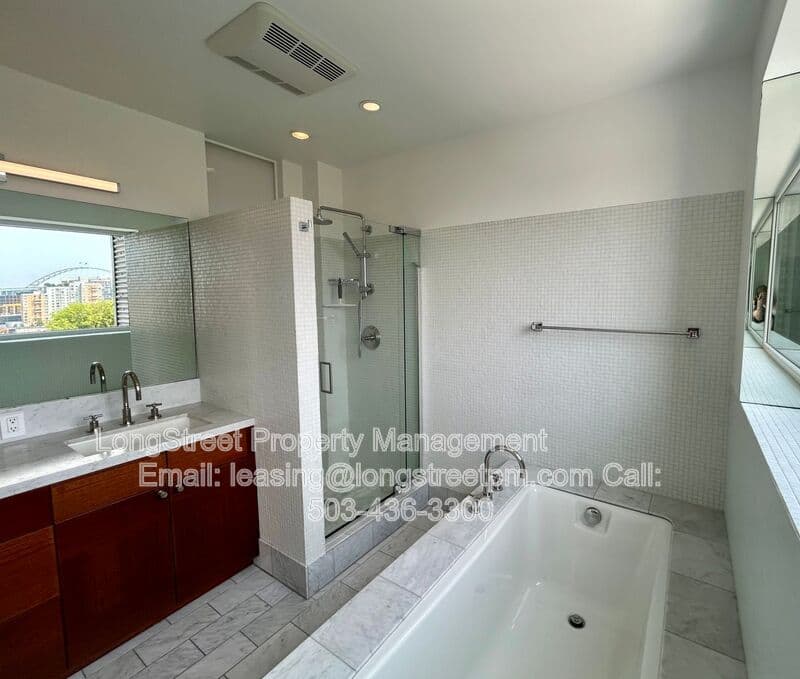 Portland Condo: 300 NW 8th Ave