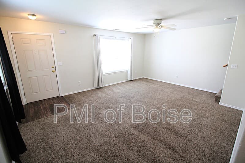 Nampa Townhome: 1031 E Iowa Ave