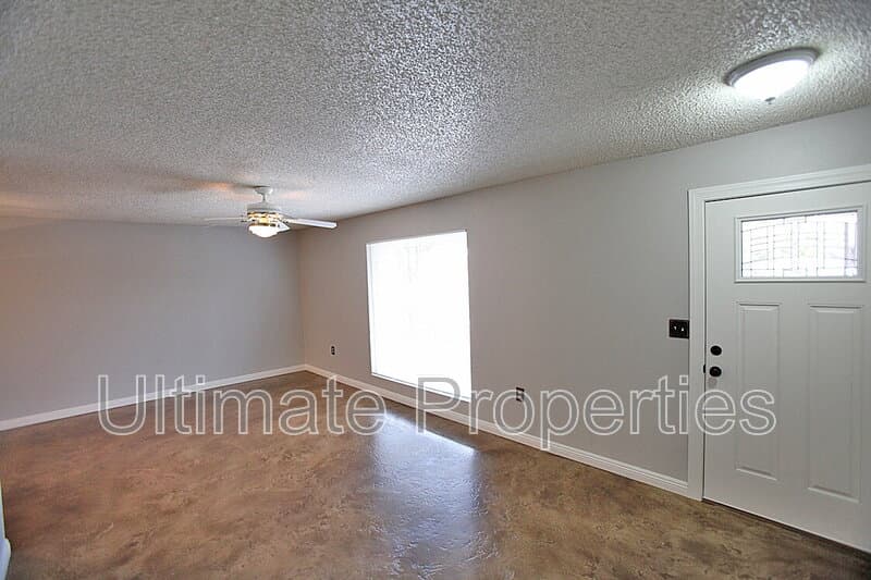 Sun City House: 9331 W Arrowhead Dr