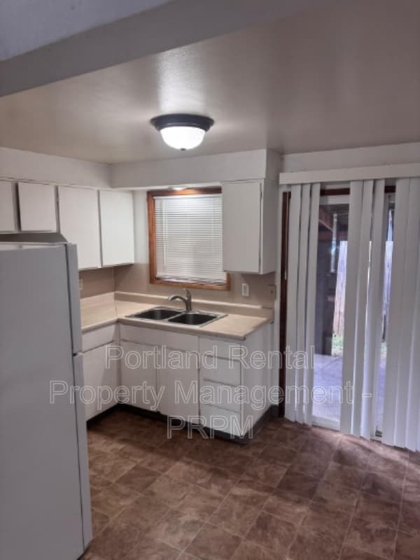 Hillsboro Condo: 883 Southeast 11th Avenue - 9