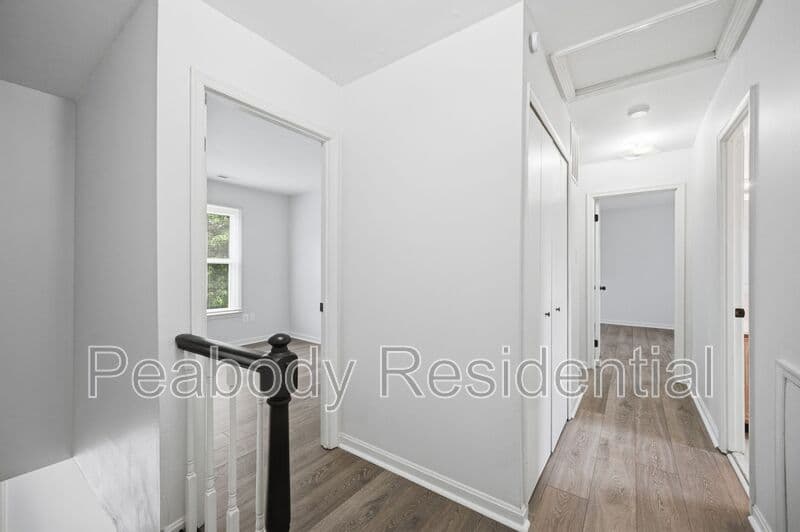 Great Falls House: 10609 Oxford Ct