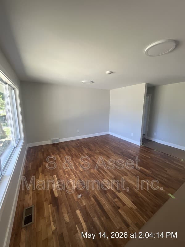 Lansing House: 4106 Stillwell Avenue