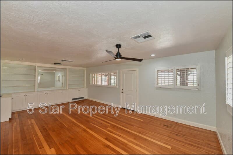 El Paso House: 3030 Aurora Avenue