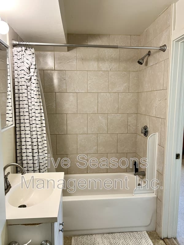 Burlington Condo: 432 Colchester Avenue