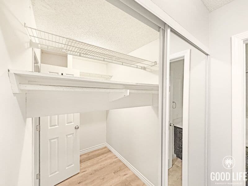 San Diego Condo: 6930 Hyde Park Drive