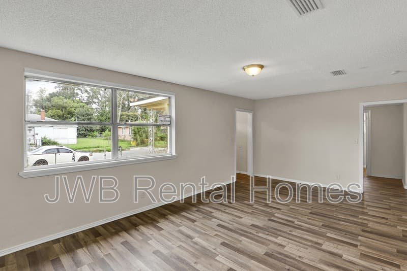 Jacksonville House: 1288 28th St W