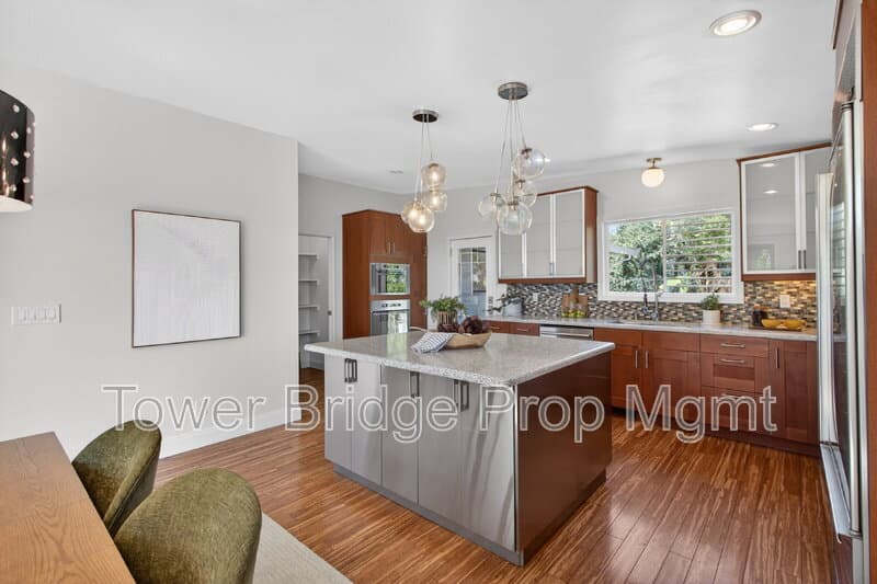 Fair Oaks House: 3937 Orangewood Dr