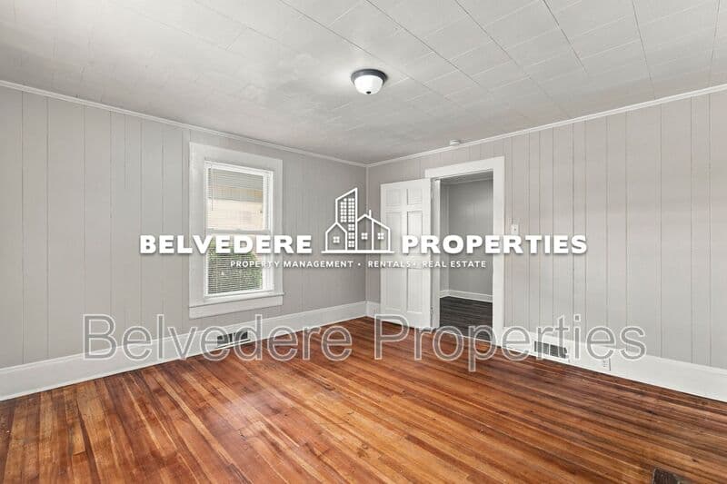 Winston-Salem House: 1400 NE 24th Street