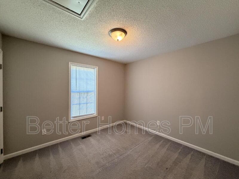 Knightdale House: 5716 Woof Place