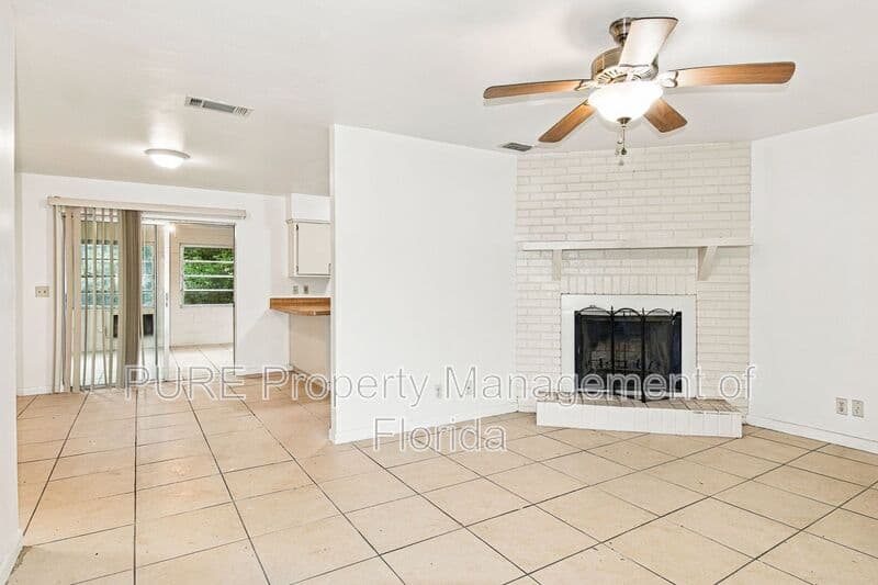 Ocala House: 5714 SE 4th Street