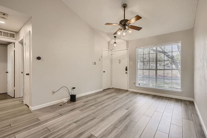 Austin Condo: 1015 E Yager Ln