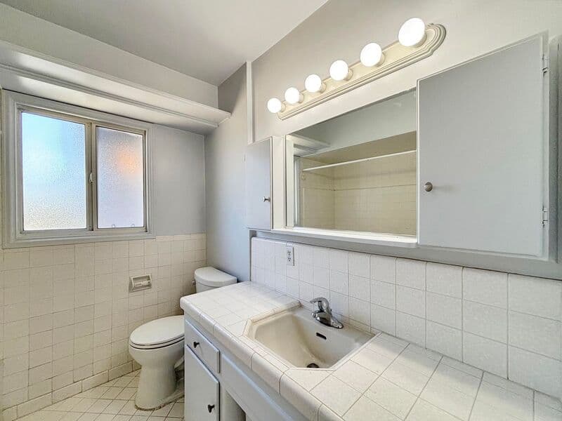 La Mesa House: 7340 W Point Ave