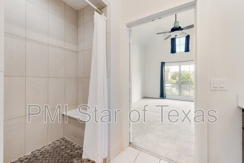 Arlington Townhome: 889 Birds Fort Trail