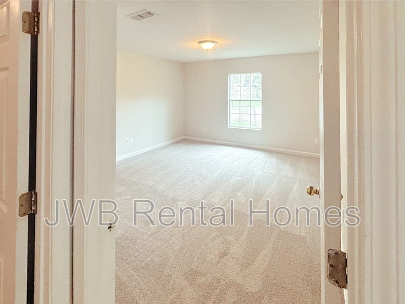 Jacksonville House: 2139 Sessions Ln