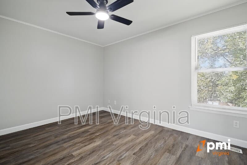 Virginia Beach Townhome: 765 Hampshire Ln