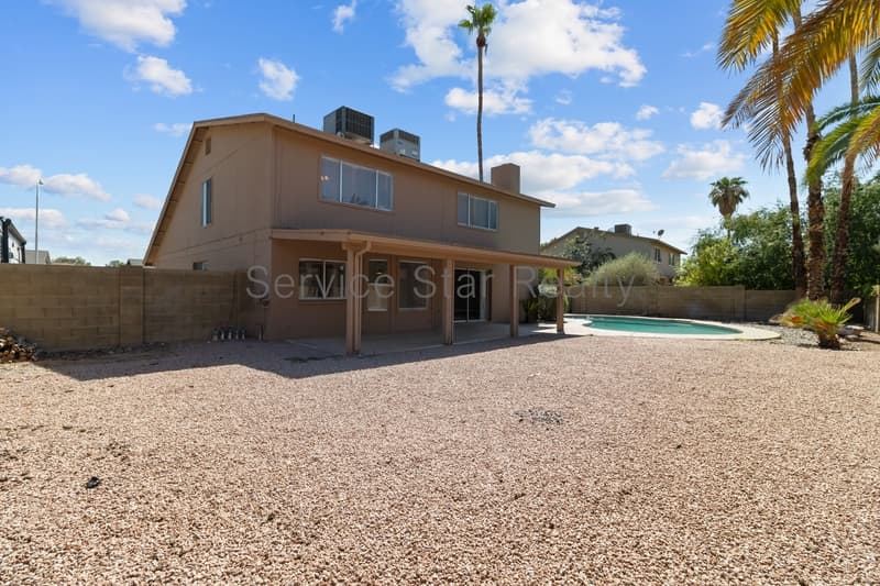 Glendale House: 6142 W Sierra St