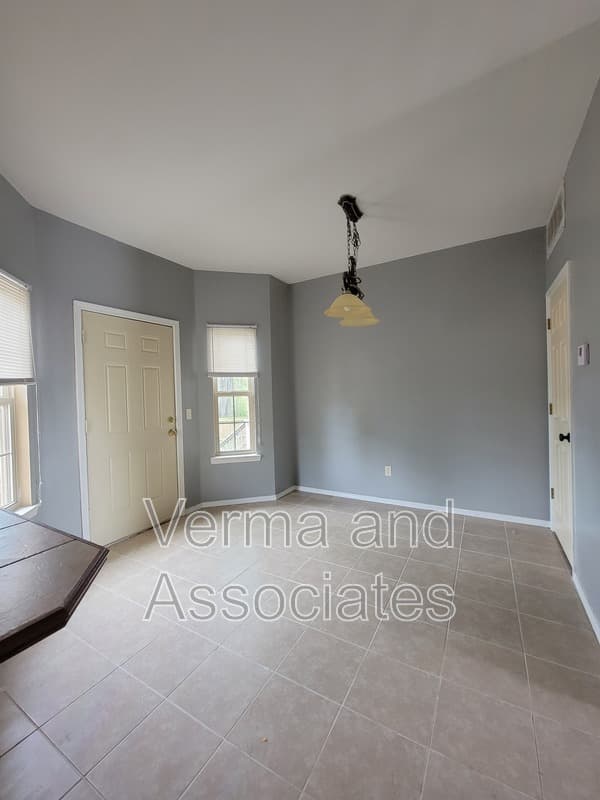 Centerton Townhome: 192 Fair St