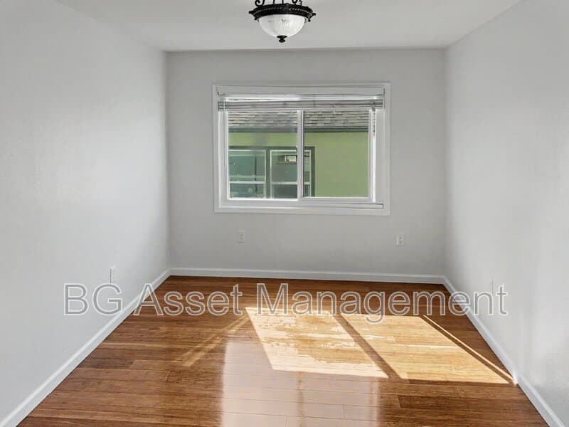 Berkeley Condo: 1919 Curtis Street
