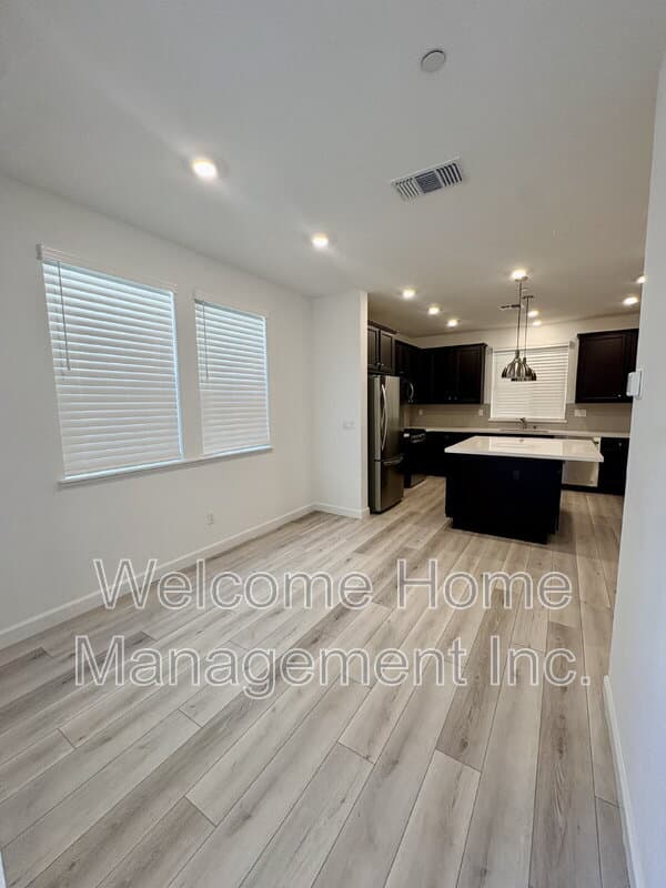 Brentwood House: 1945 Chandler Drive