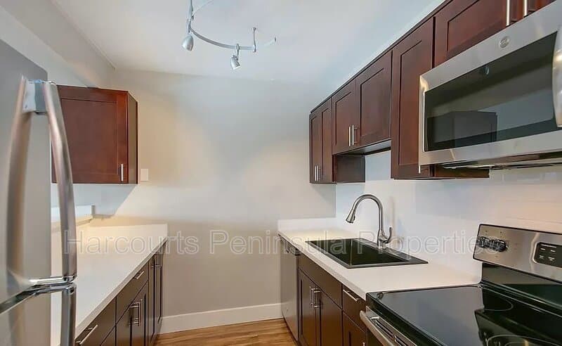 Bremerton Apartment: 1142 Wheaton Way