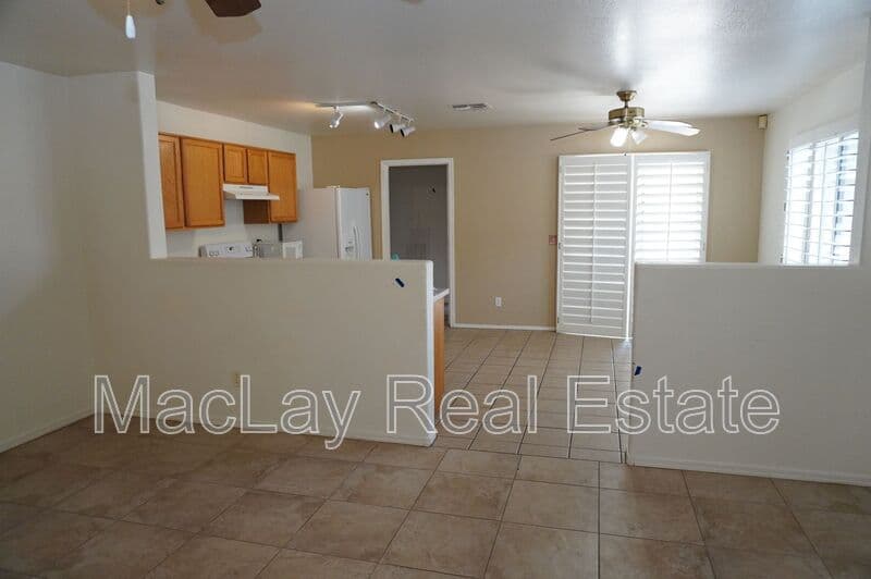 San Tan Valley House: 983 E Denim Trail