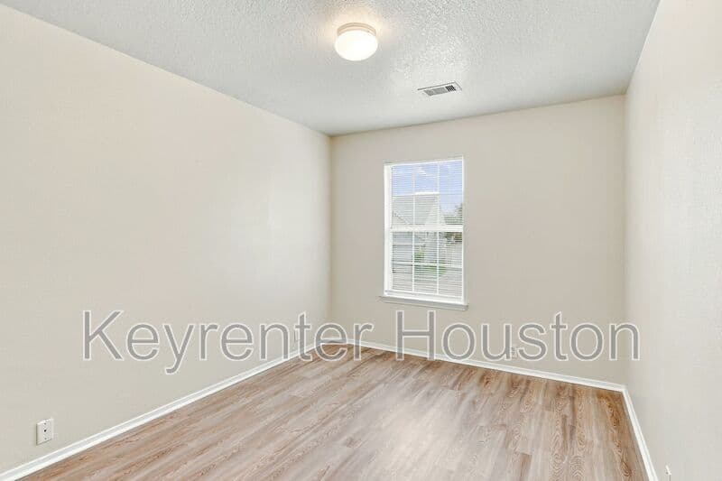 Fresno House: 3310 Jib Ct