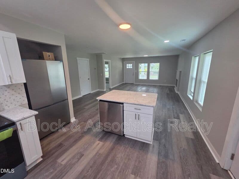 Wake Forest House: 523 E Nelson Ave