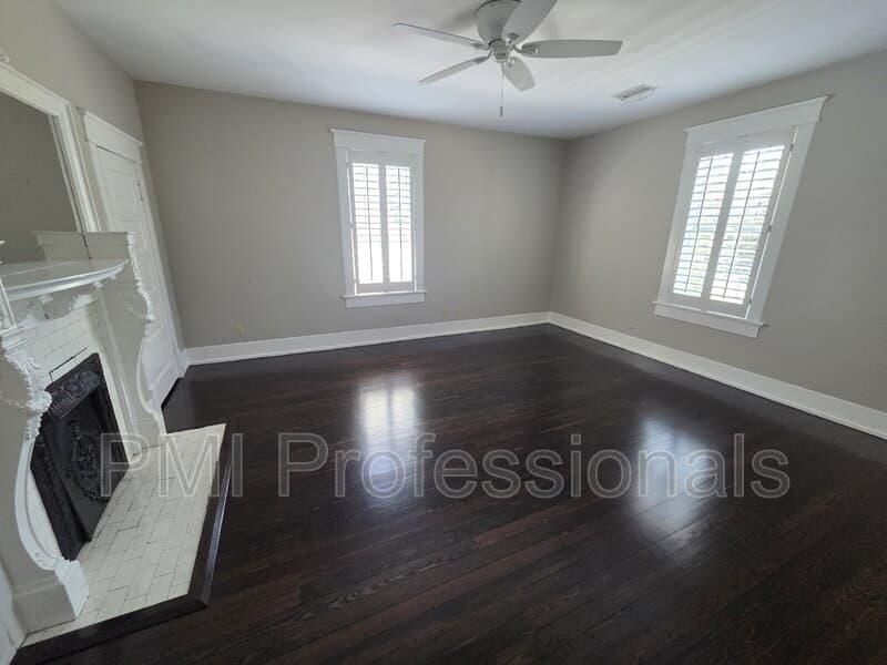 Murfreesboro House: 401 E Main St