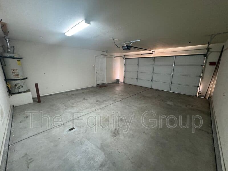Tulare House: 2109 Bella Oaks Drive