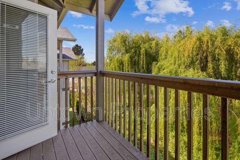 Fairview House: 2655 NE 205th Ave