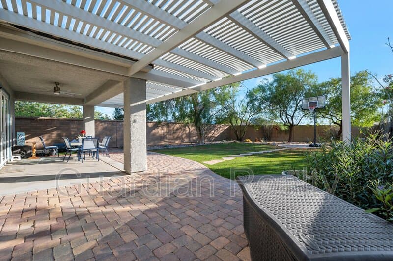 Henderson House: 2485 Sturrock Dr