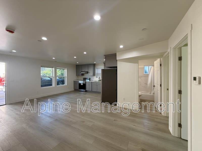 Oakland Condo: 1436 55th Avenue