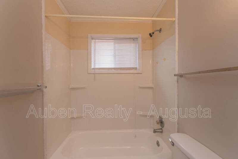 Augusta House: 2165 1/2 Telfair Street