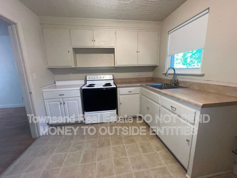 Fayetteville House: 507 Martine Rd.