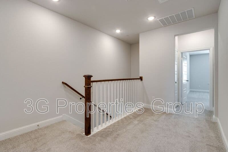 Lewisville House: 344 Almanor St