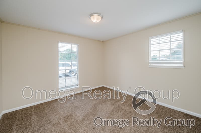 Leeds Condo: 8010 4th Ave