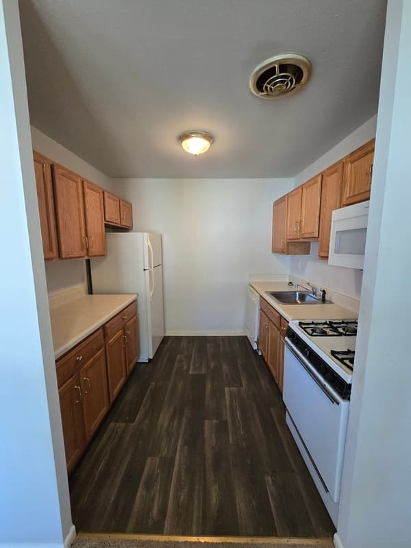 Richmond Condo: 808 Brook Hill Rd