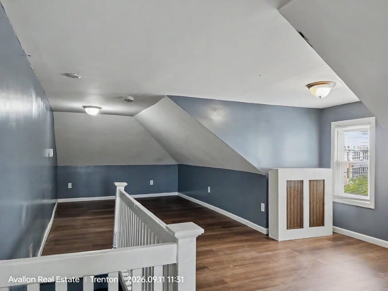 Hamilton House: 1275 Hamilton Avenue