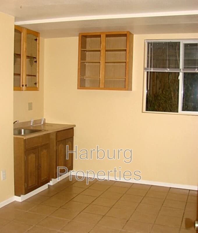 Boulder House: 1717 BASELINE ROOM #2