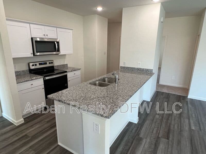Lavon House: 752 Richmond Drive