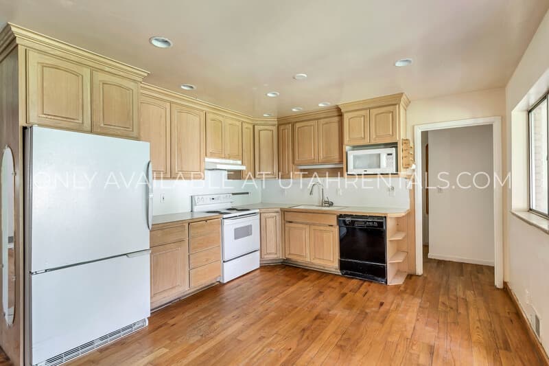 Provo House: 299 E 3200 N