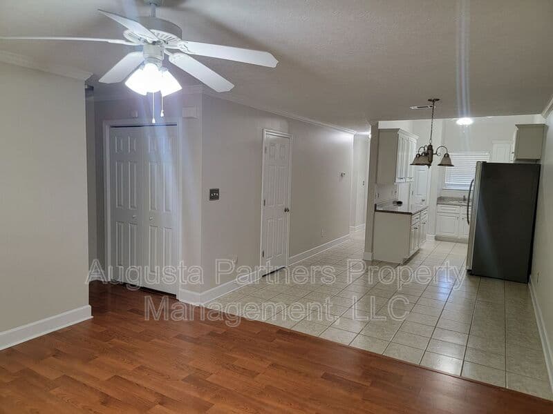 Grovetown House: 392 Bowen Falls