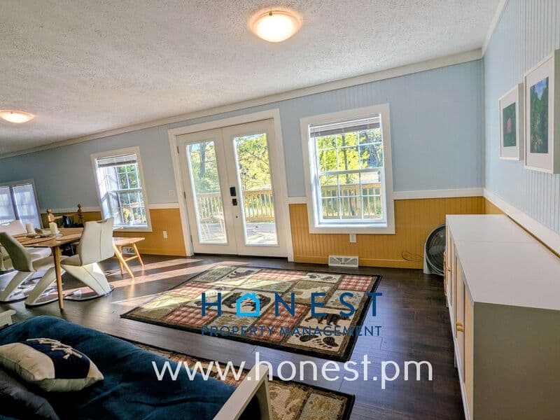 West Gardiner House: 107 Woodland Dr