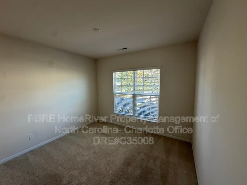Mooresville House: 150 Farmers Folly Drive