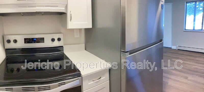Lakewood Condo: 633 Oak Street