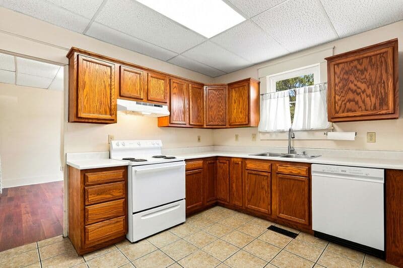 London House: 67-67 1/2 W Fourth St